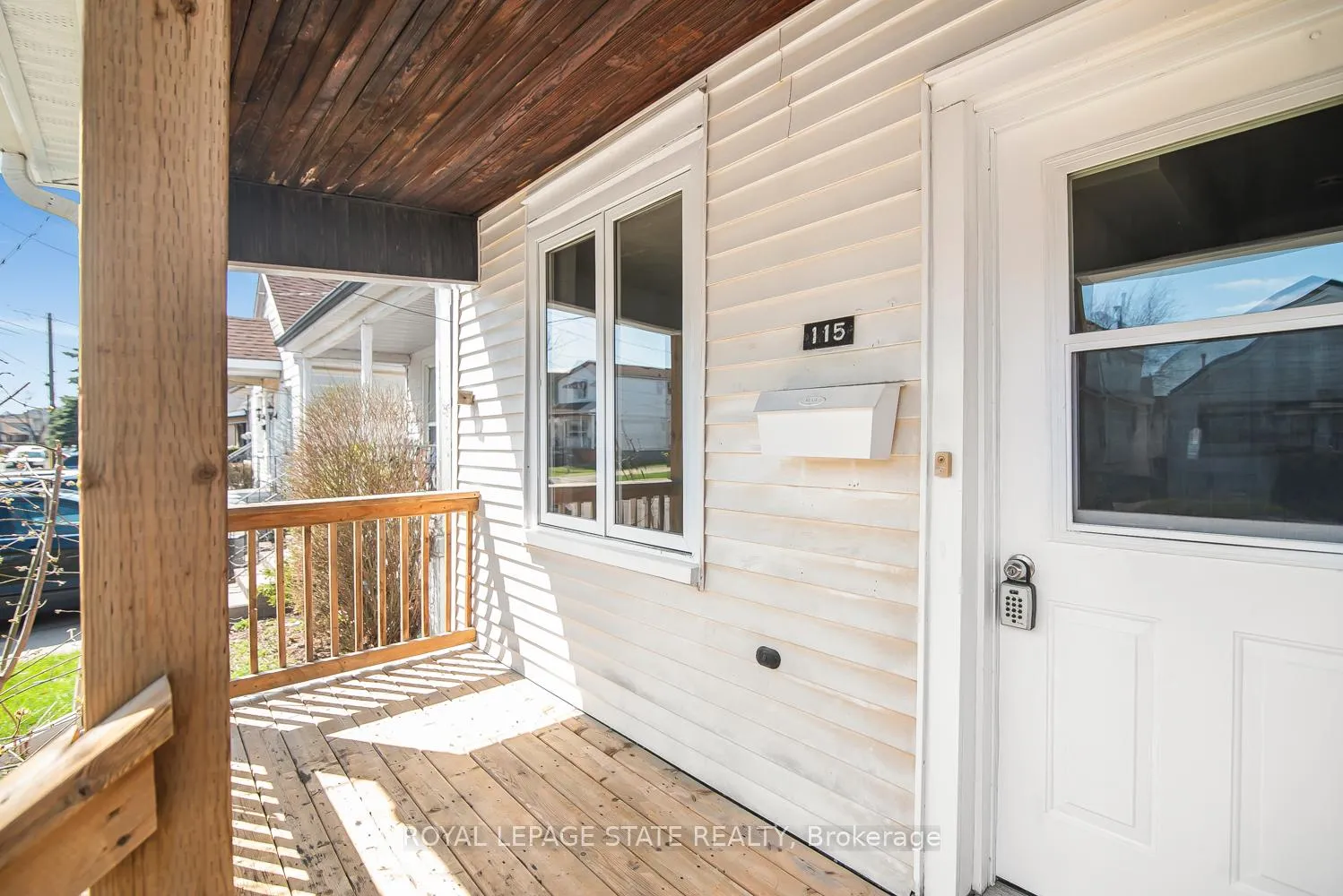 Photo 3 of 115 Robins Avenue, Hamilton, Crown Point — HOMEH