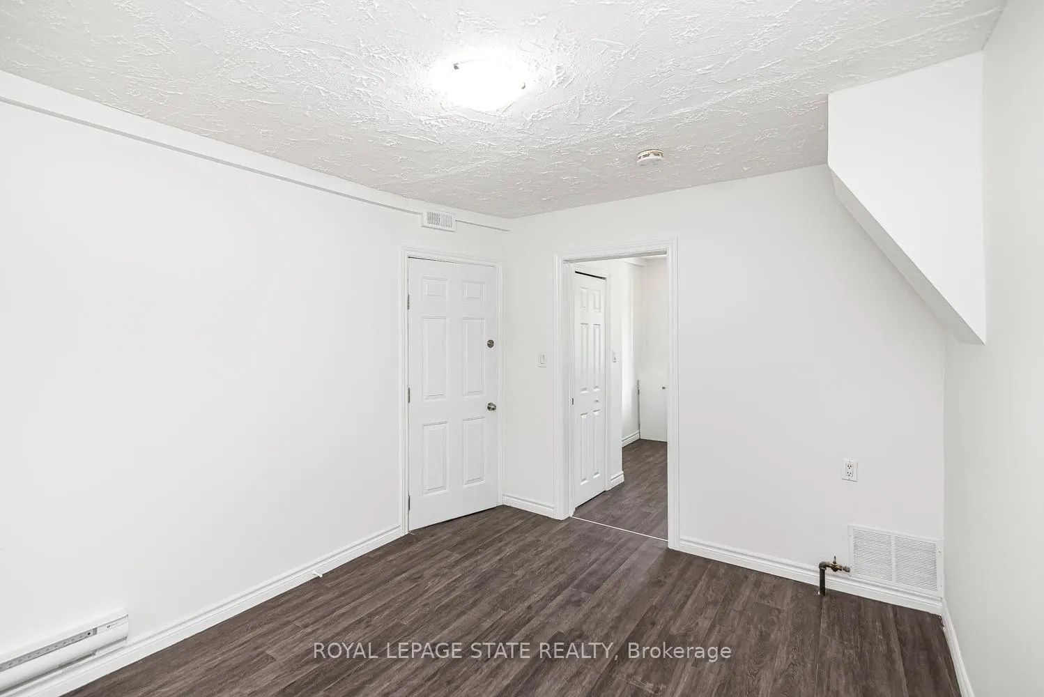 Photo 7 of 115 Robins Avenue, Hamilton, Crown Point — HOMEH