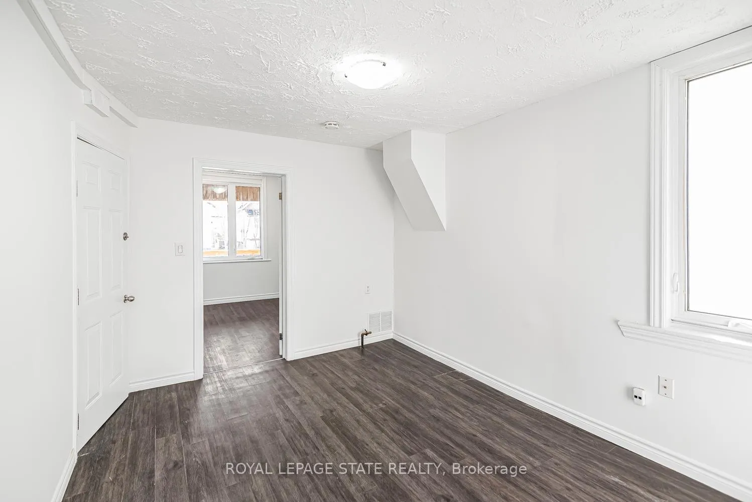 Photo 8 of 115 Robins Avenue, Hamilton, Crown Point — HOMEH