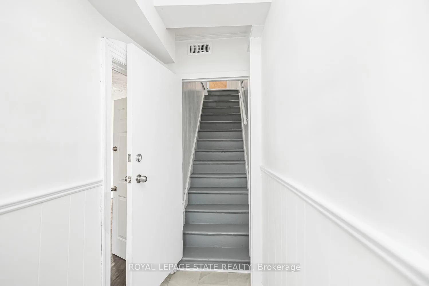 Photo 15 of 115 Robins Avenue, Hamilton, Crown Point — HOMEH