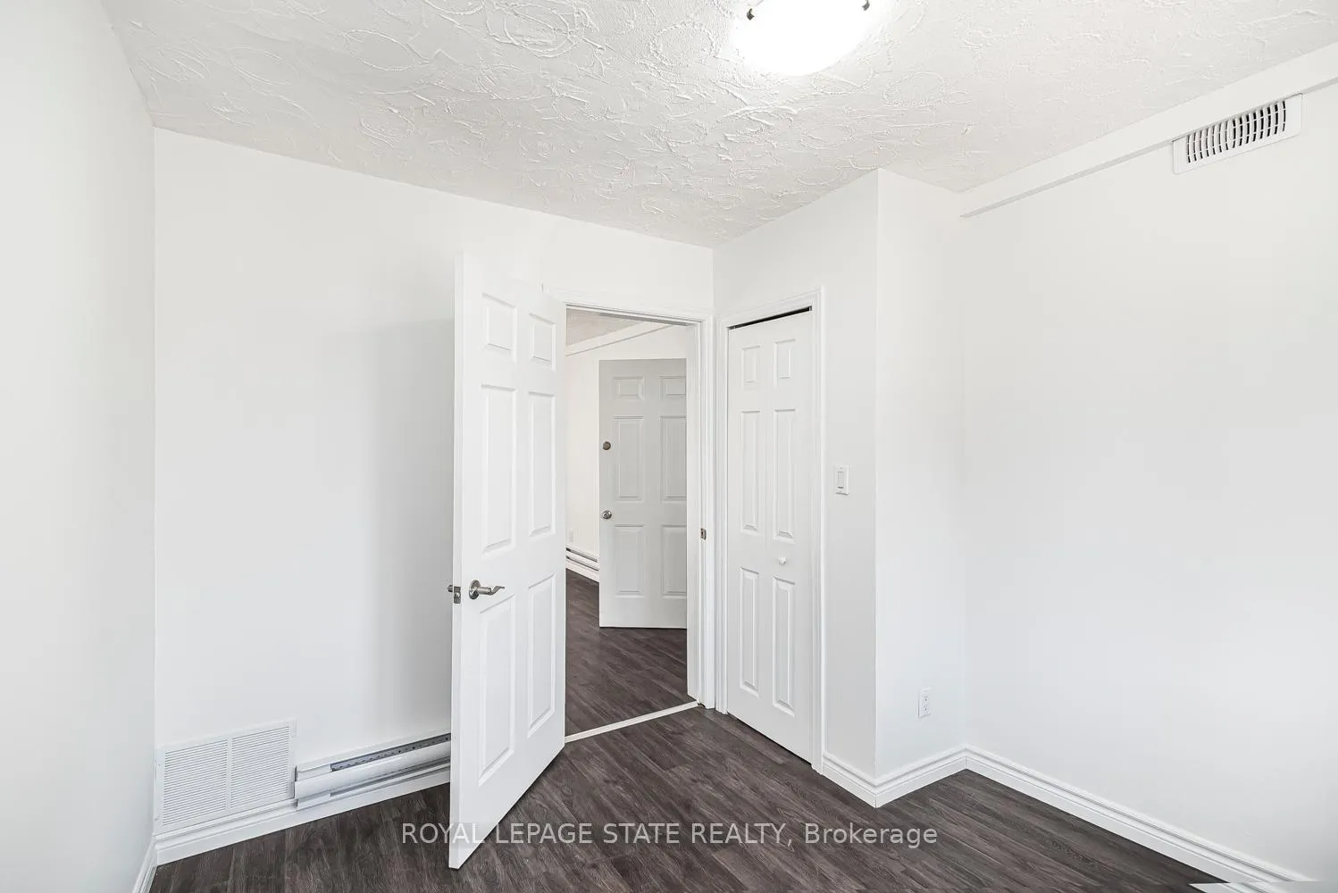 Photo 16 of 115 Robins Avenue, Hamilton, Crown Point — HOMEH