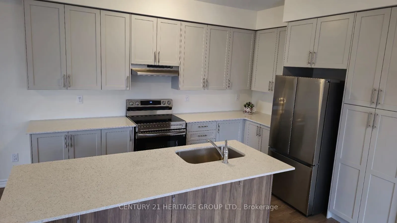 Photo 4 of 4 Singhampton Road, Vaughan, Kleinburg — HOMEH