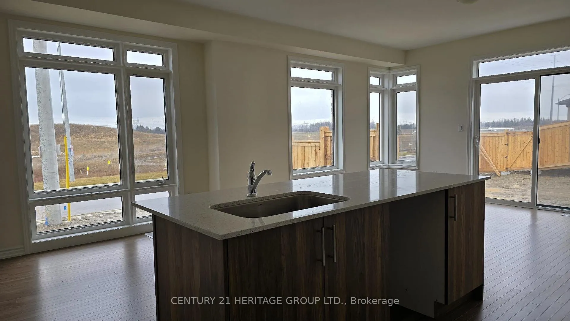 Photo 5 of 4 Singhampton Road, Vaughan, Kleinburg — HOMEH