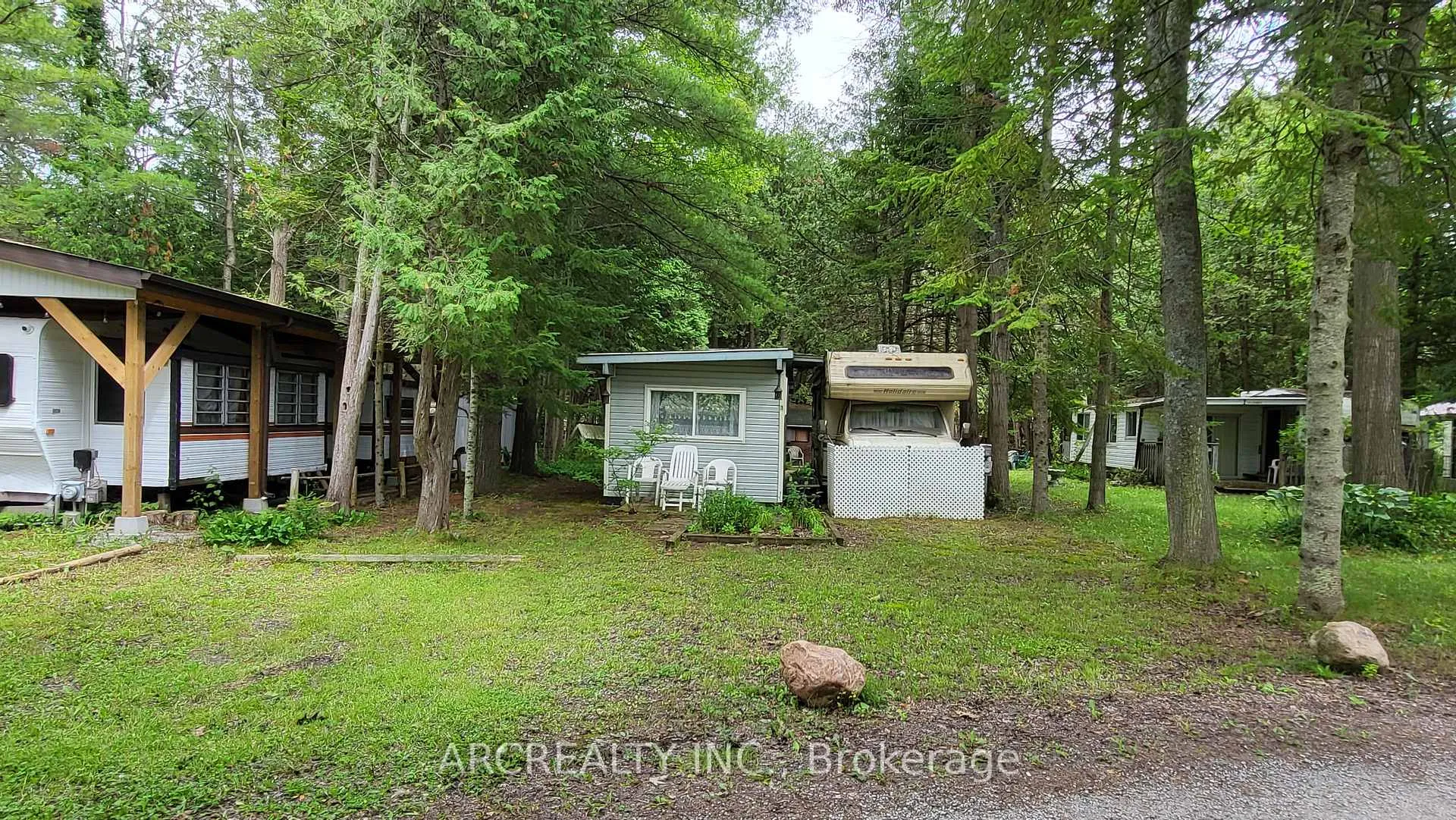 Photo 2 of 3 Chickadee Drive, Georgina, Pefferlaw — HOMEH