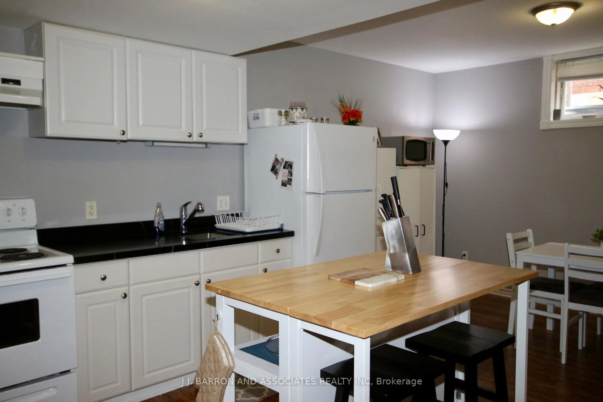 Photo 7 of Unit (Lower), 9 Seline Crescent, Barrie, Painswick South — HOMEH