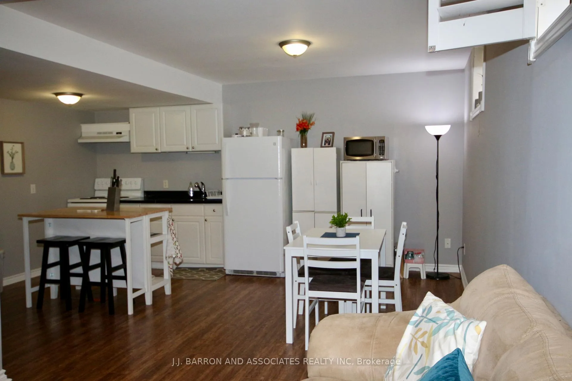 Photo 10 of Unit (Lower), 9 Seline Crescent, Barrie, Painswick South — HOMEH