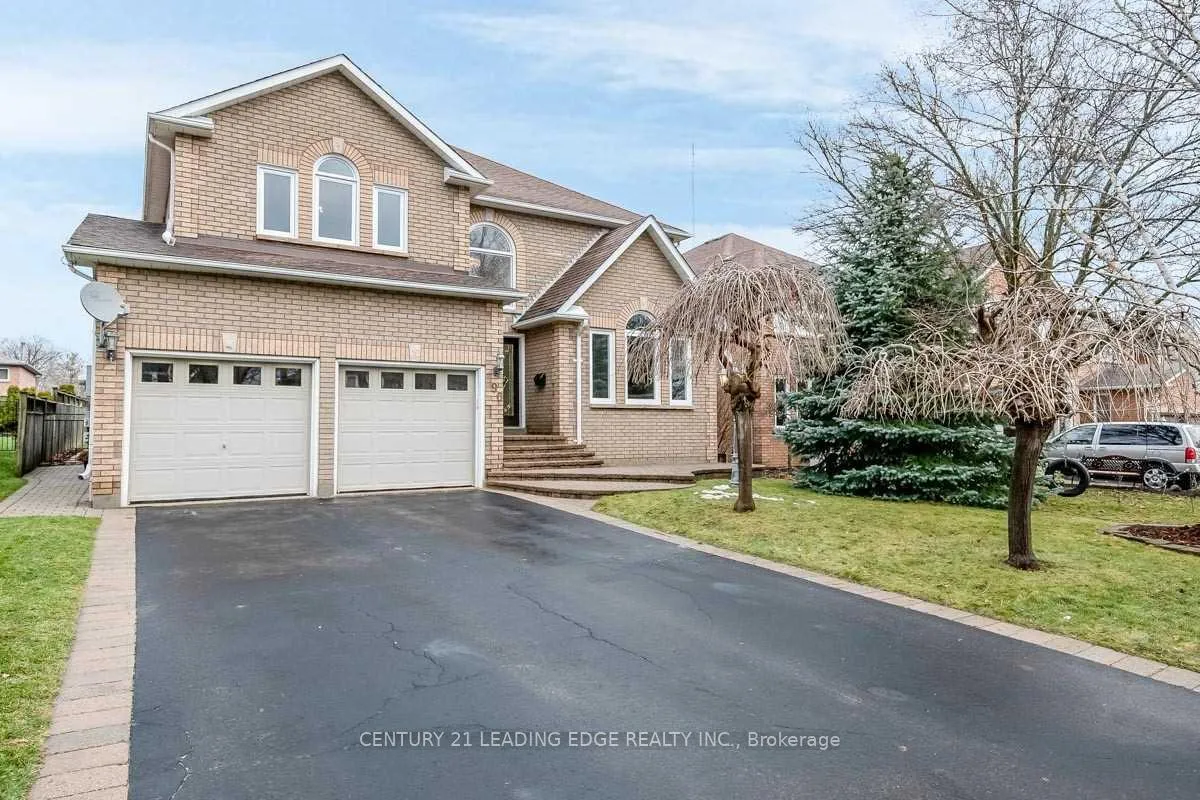Photo 2 of 90 Cityview Circle, Barrie, Holly — HOMEH