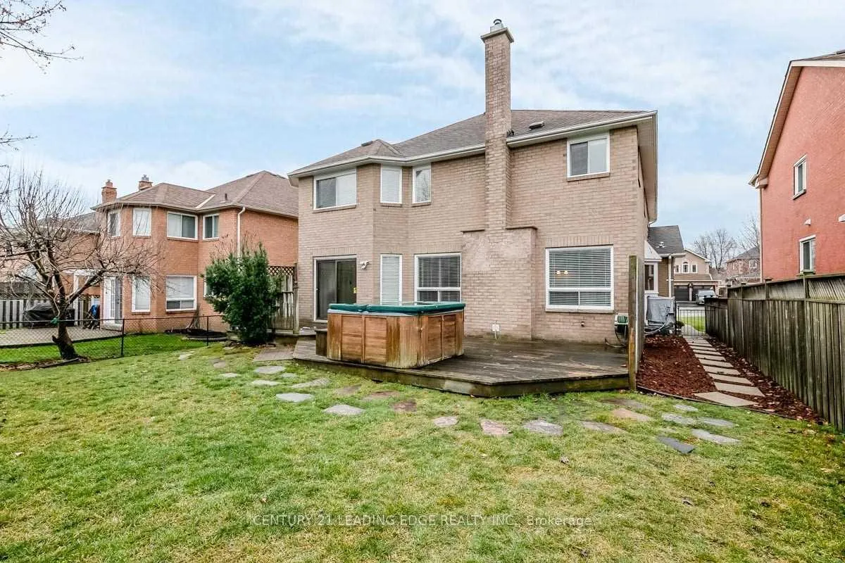 Photo 3 of 90 Cityview Circle, Barrie, Holly — HOMEH