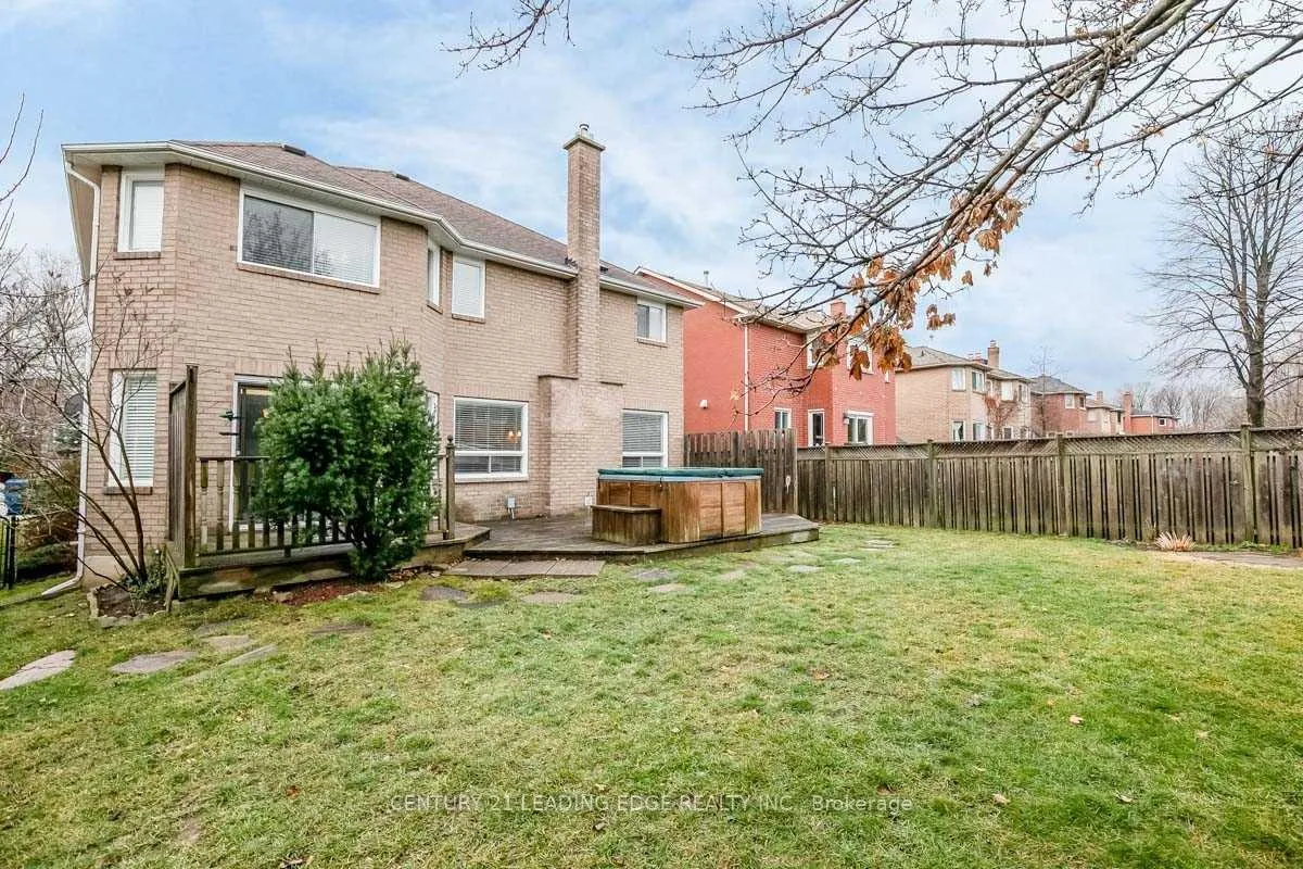 Photo 6 of 90 Cityview Circle, Barrie, Holly — HOMEH