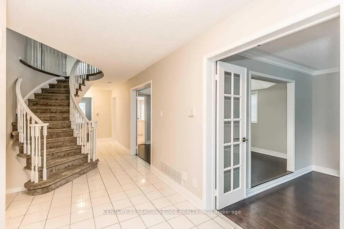Photo 7 of 90 Cityview Circle, Barrie, Holly — HOMEH