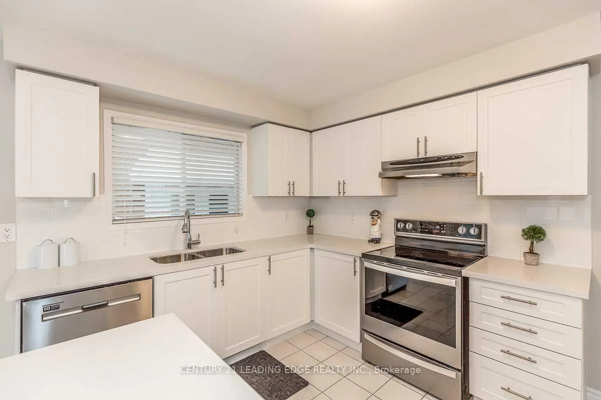 Photo 10 of 90 Cityview Circle, Barrie, Holly — HOMEH