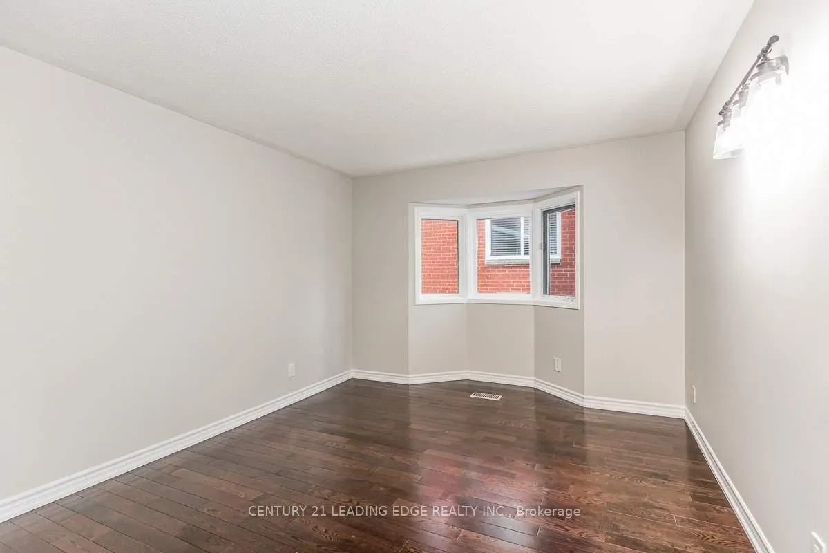 Photo 12 of 90 Cityview Circle, Barrie, Holly — HOMEH