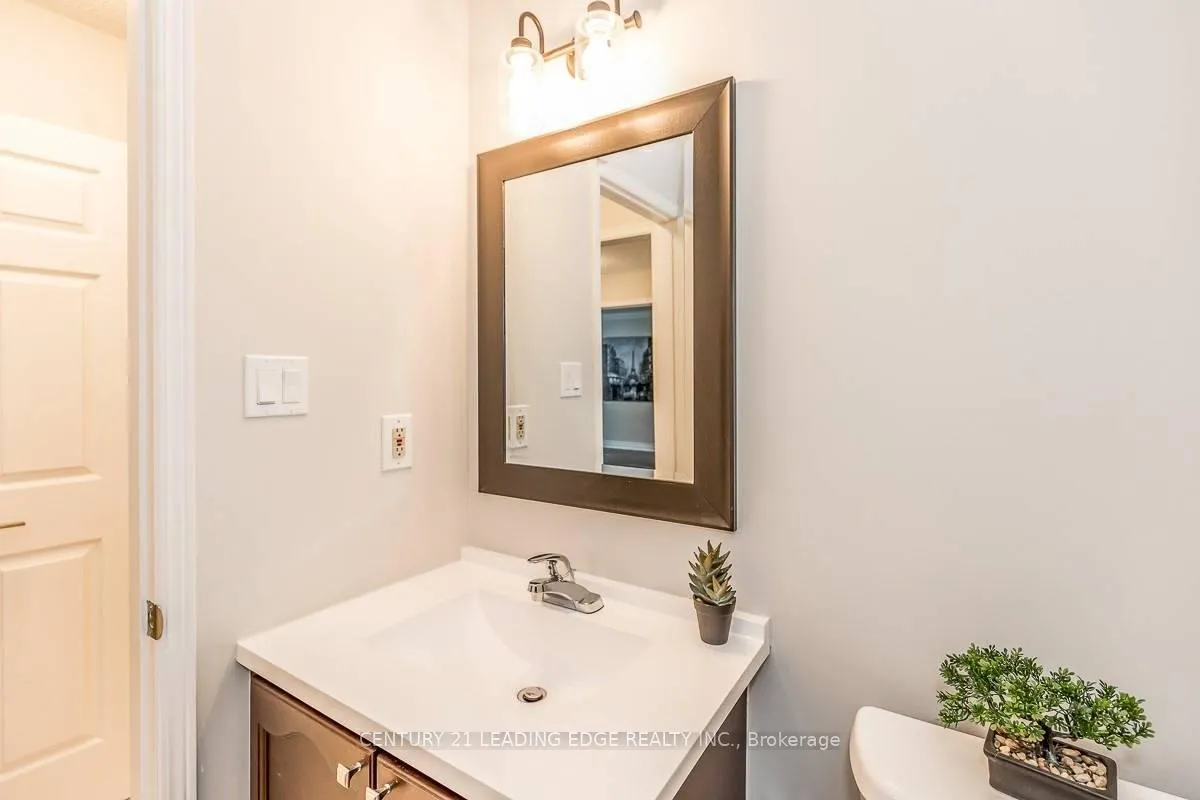 Photo 13 of 90 Cityview Circle, Barrie, Holly — HOMEH