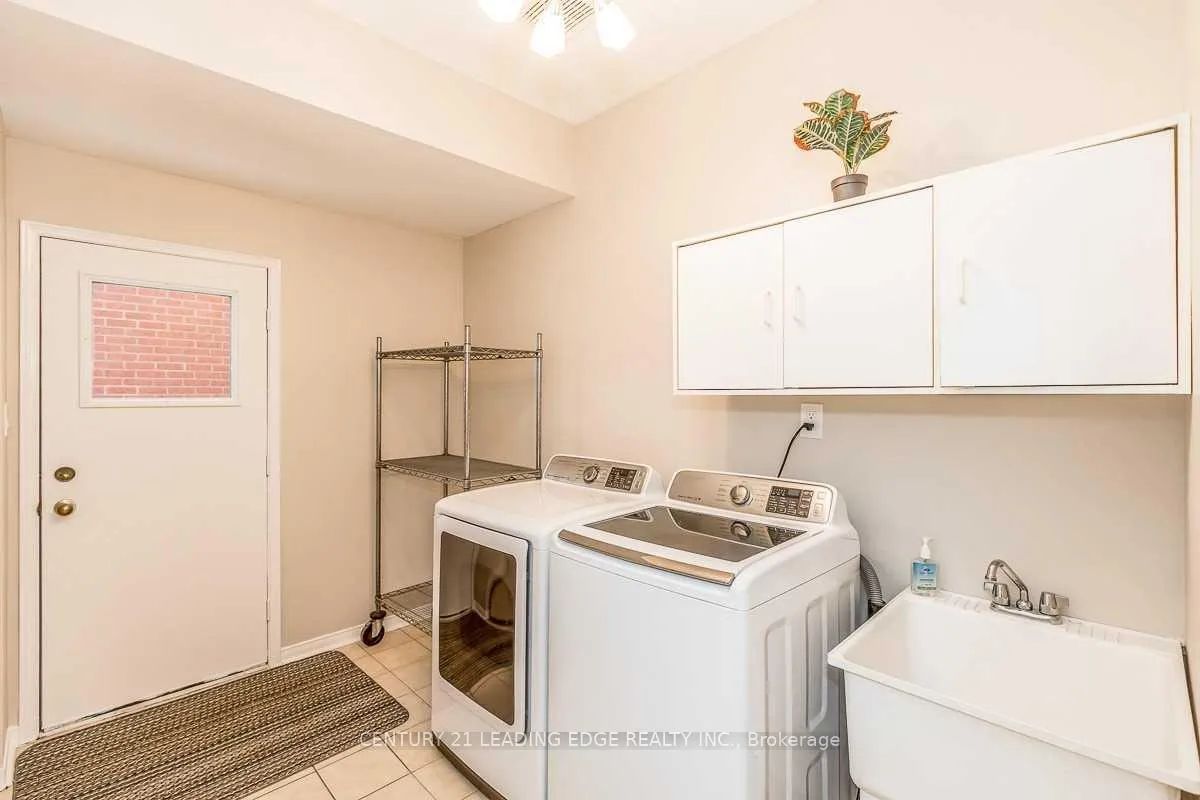 Photo 14 of 90 Cityview Circle, Barrie, Holly — HOMEH