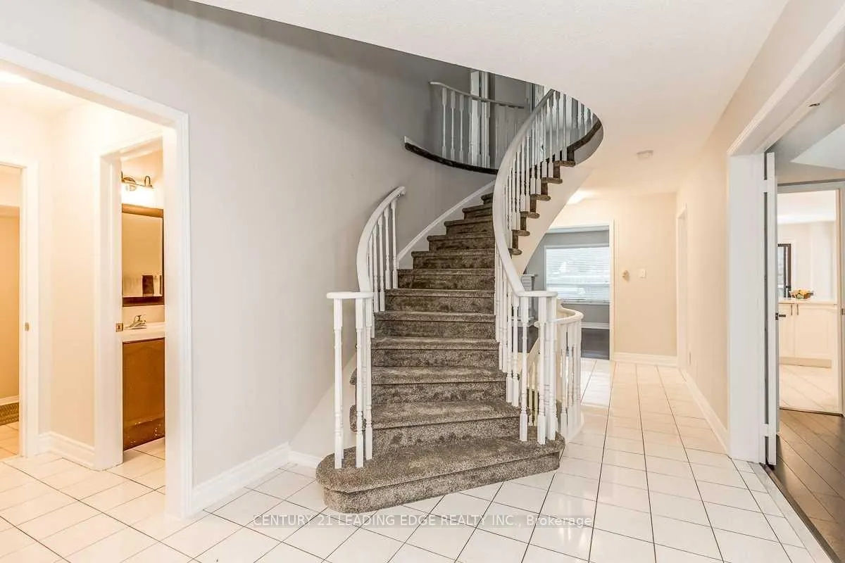 Photo 15 of 90 Cityview Circle, Barrie, Holly — HOMEH