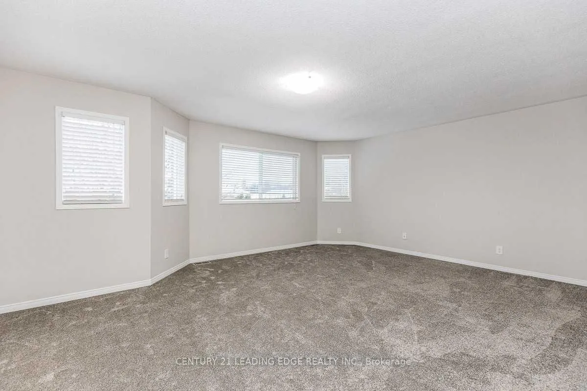 Photo 17 of 90 Cityview Circle, Barrie, Holly — HOMEH