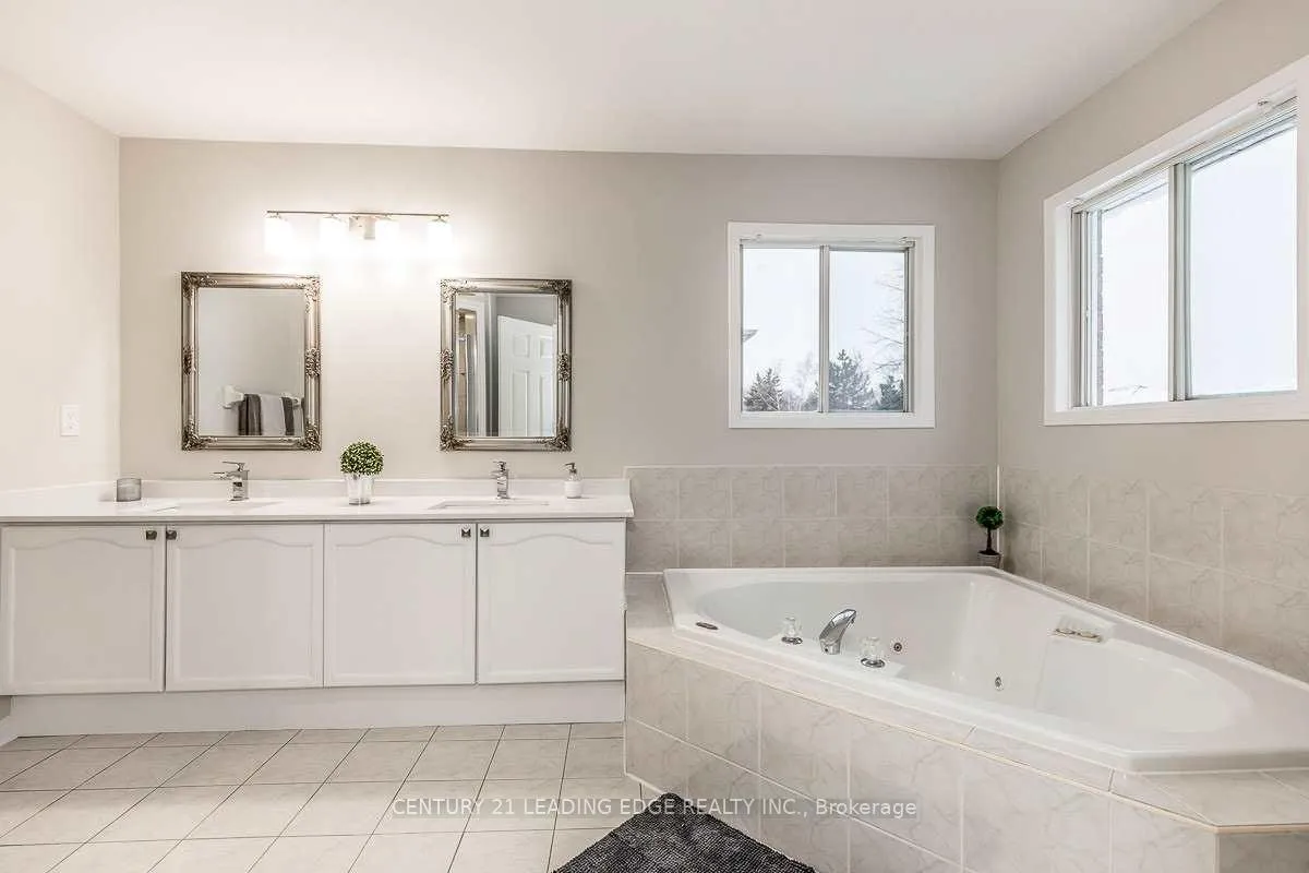 Photo 20 of 90 Cityview Circle, Barrie, Holly — HOMEH