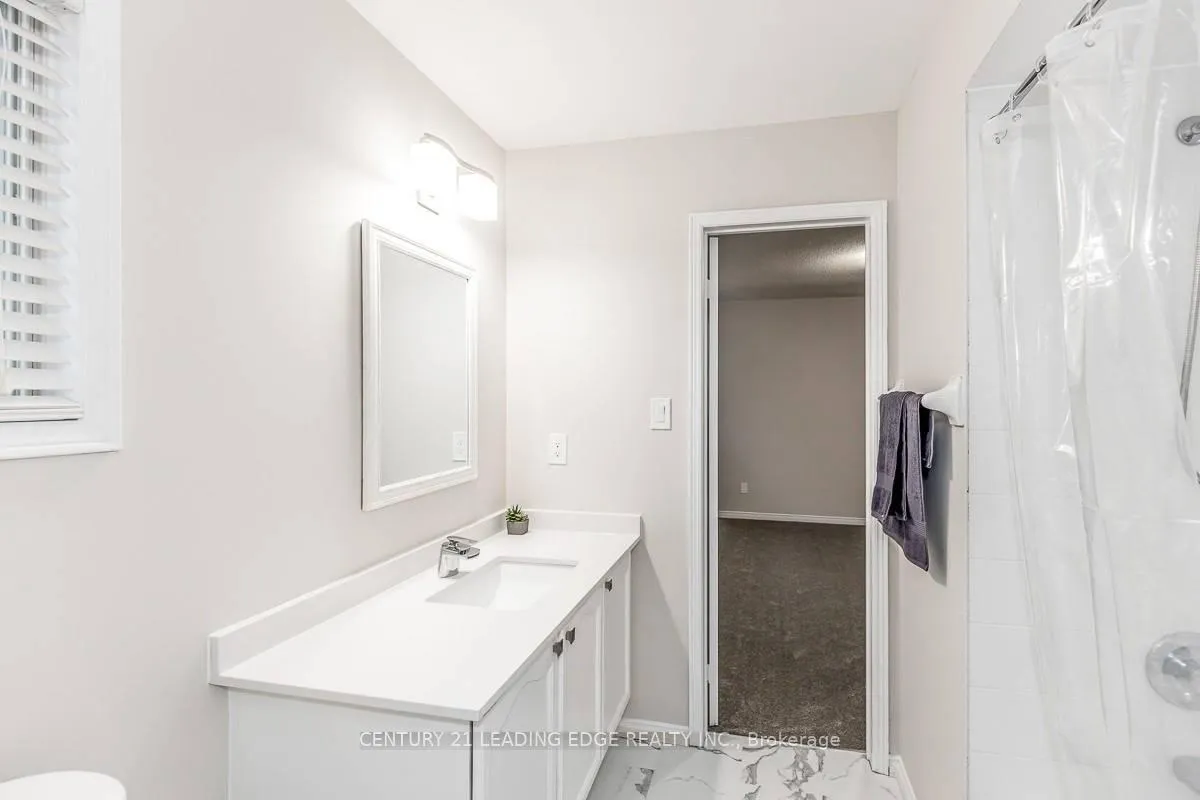 Photo 24 of 90 Cityview Circle, Barrie, Holly — HOMEH