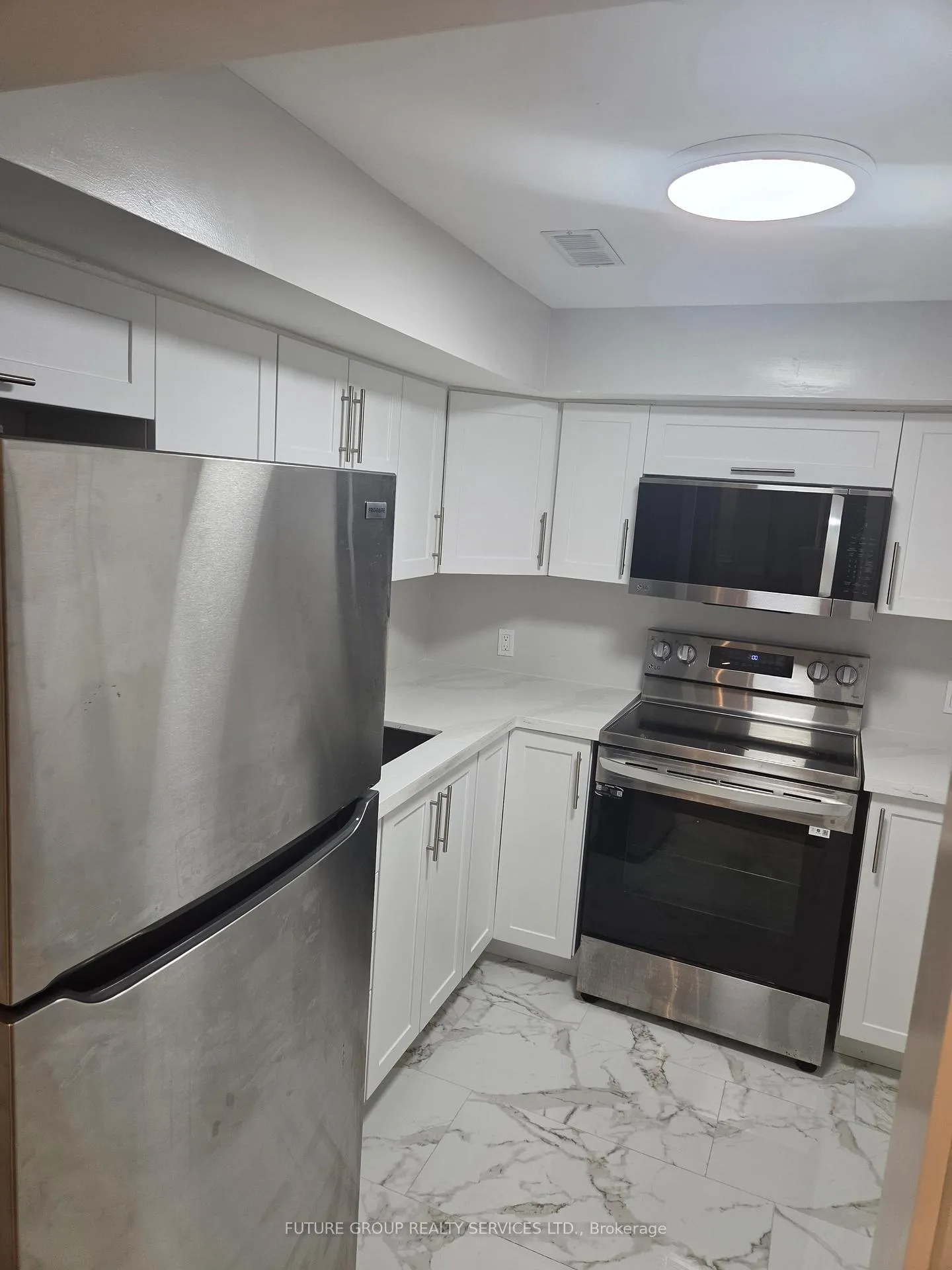 Photo 5 of 22 Rich Crescent, Whitby, Williamsburg — HOMEH