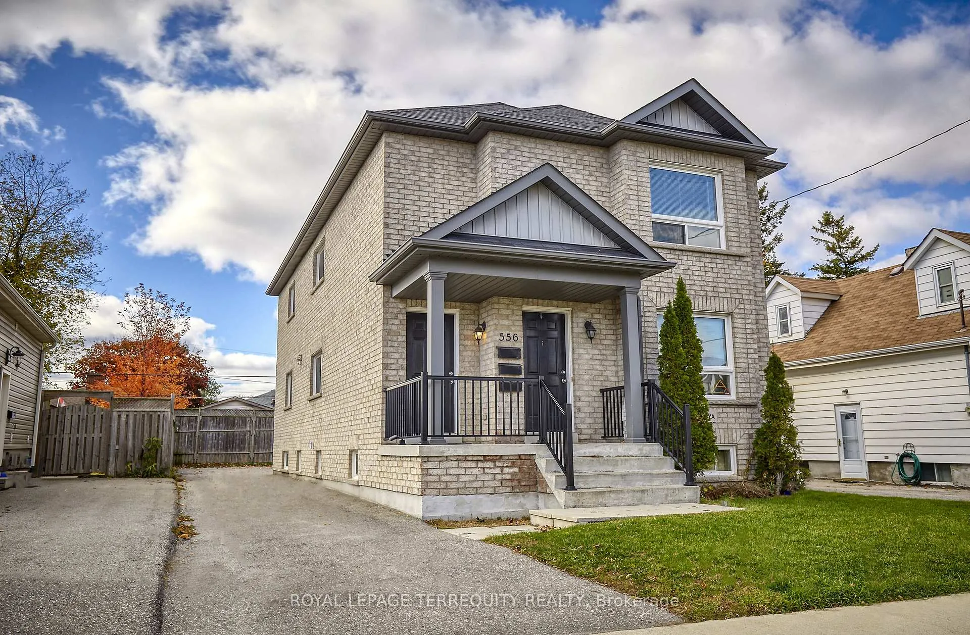 Photo 2 of Unit 2, 556 Park Road S, Oshawa, Vanier — HOMEH