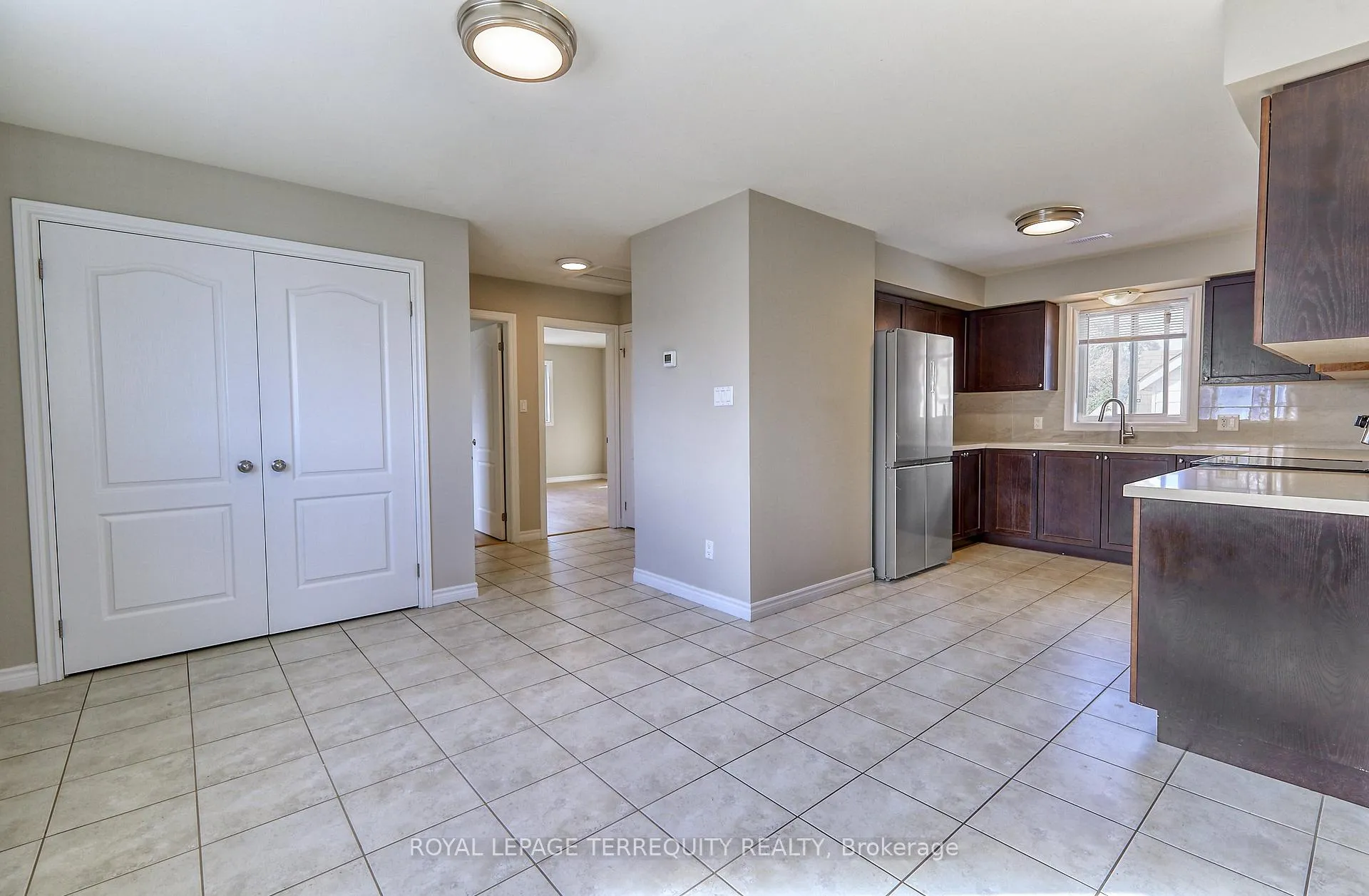Photo 4 of Unit 2, 556 Park Road S, Oshawa, Vanier — HOMEH