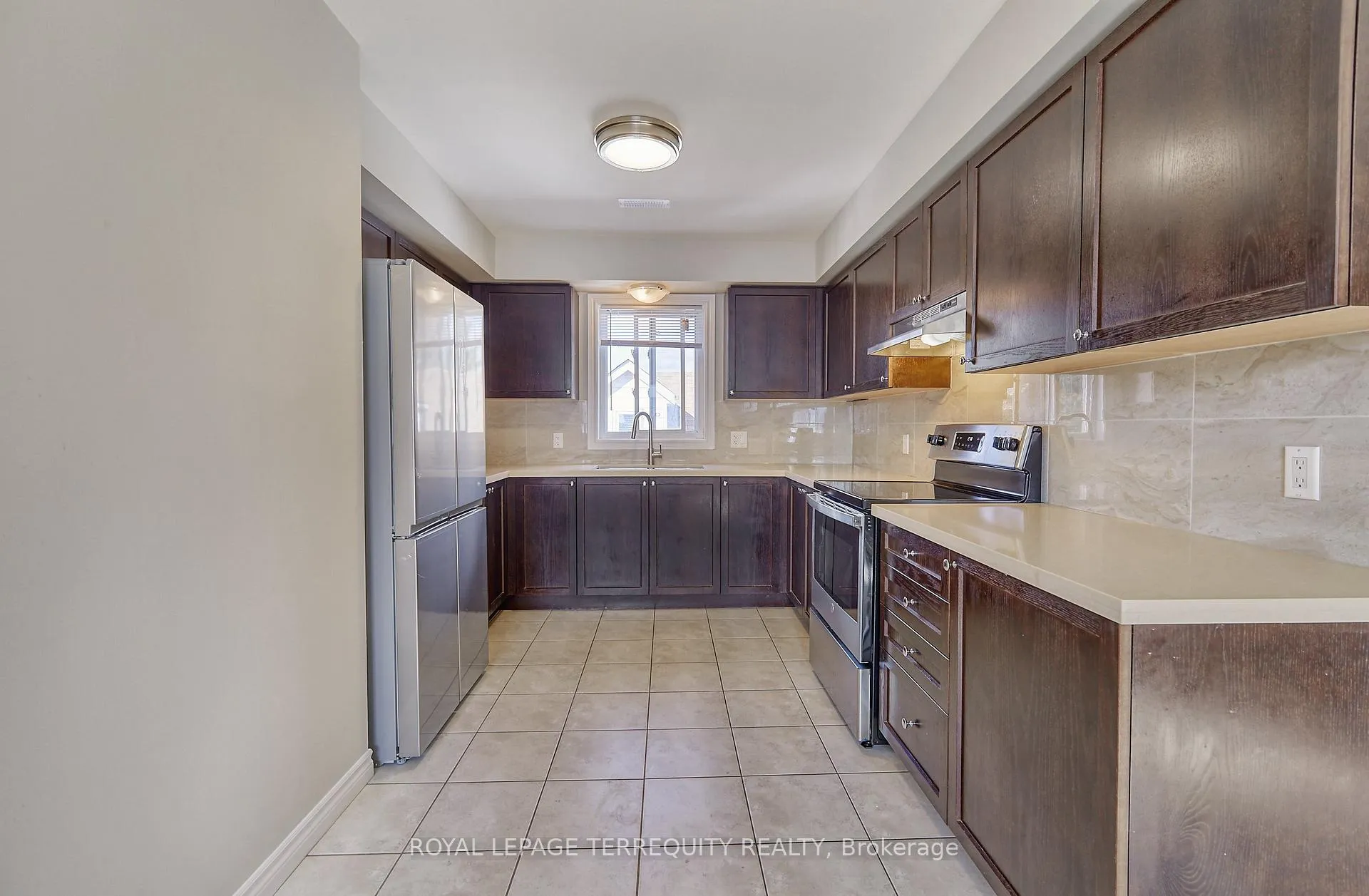 Photo 5 of Unit 2, 556 Park Road S, Oshawa, Vanier — HOMEH