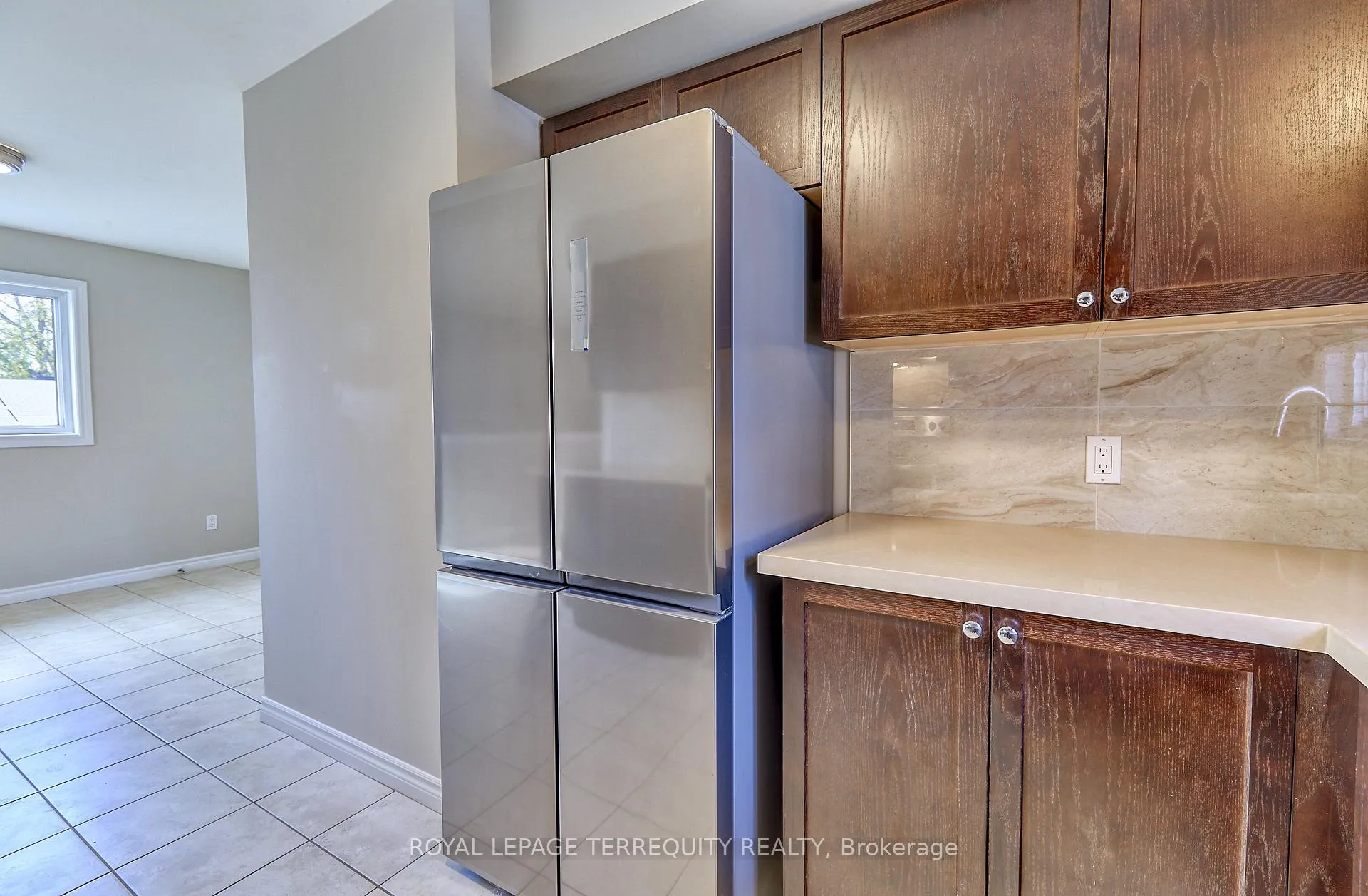 Photo 8 of Unit 2, 556 Park Road S, Oshawa, Vanier — HOMEH