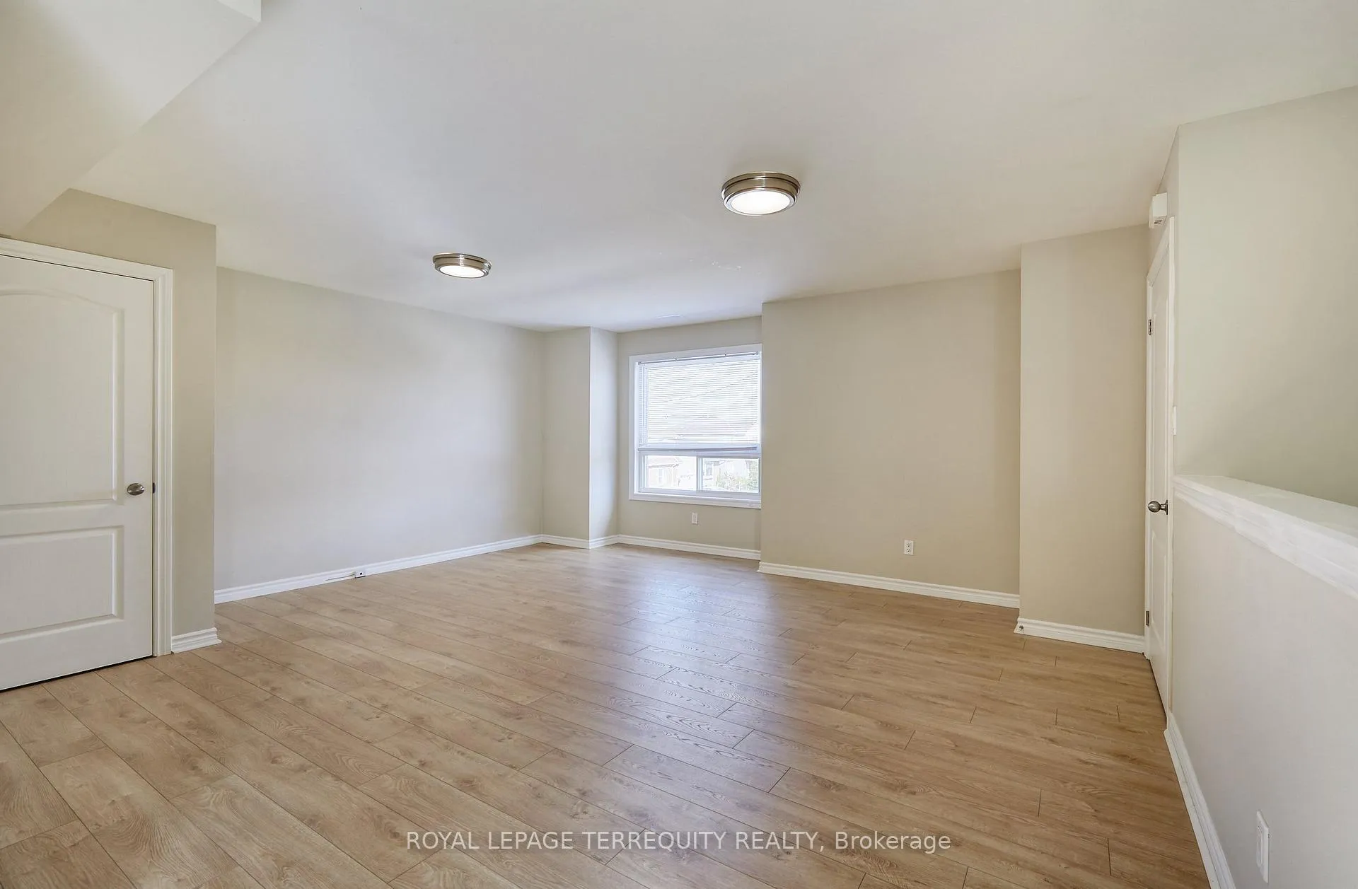 Photo 9 of Unit 2, 556 Park Road S, Oshawa, Vanier — HOMEH