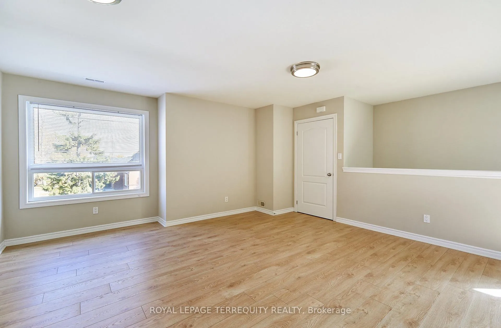 Photo 10 of Unit 2, 556 Park Road S, Oshawa, Vanier — HOMEH