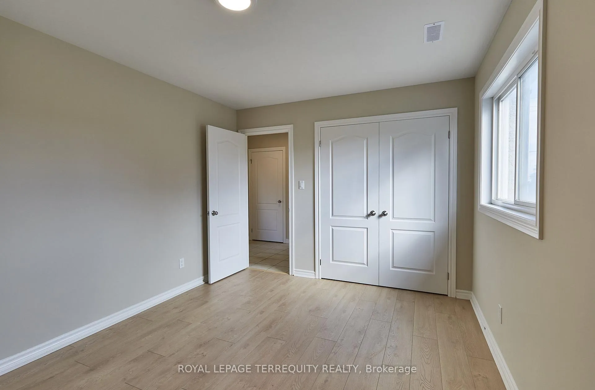 Photo 15 of Unit 2, 556 Park Road S, Oshawa, Vanier — HOMEH