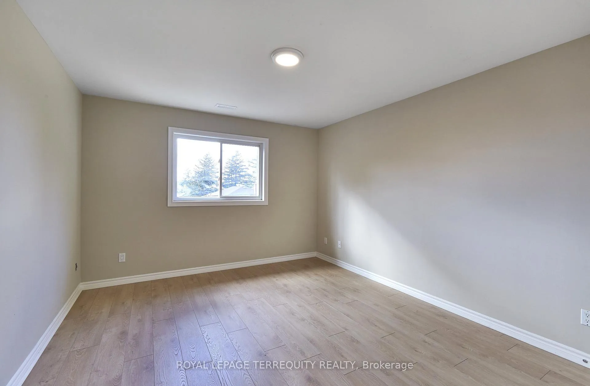 Photo 16 of Unit 2, 556 Park Road S, Oshawa, Vanier — HOMEH