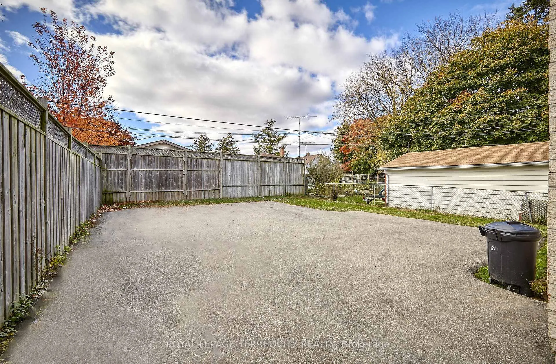 Photo 18 of Unit 2, 556 Park Road S, Oshawa, Vanier — HOMEH