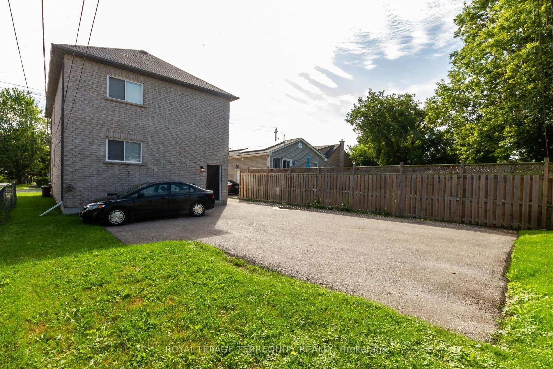 Photo 20 of Unit 2, 556 Park Road S, Oshawa, Vanier — HOMEH