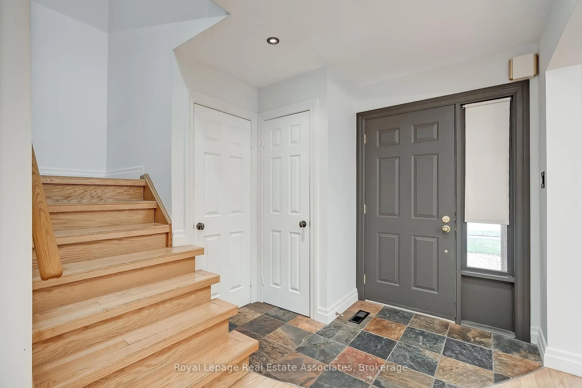 Photo 4 of 43 Corkett Drive, Brampton, Northwood Park — HOMEH