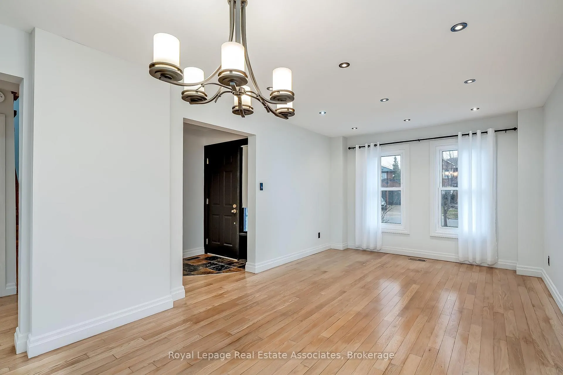 Photo 6 of 43 Corkett Drive, Brampton, Northwood Park — HOMEH