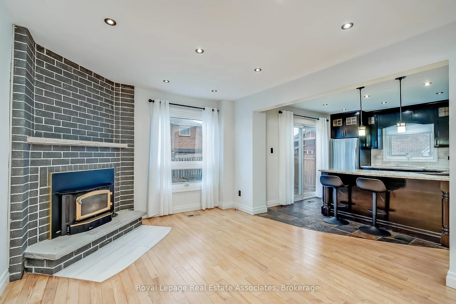 Photo 8 of 43 Corkett Drive, Brampton, Northwood Park — HOMEH