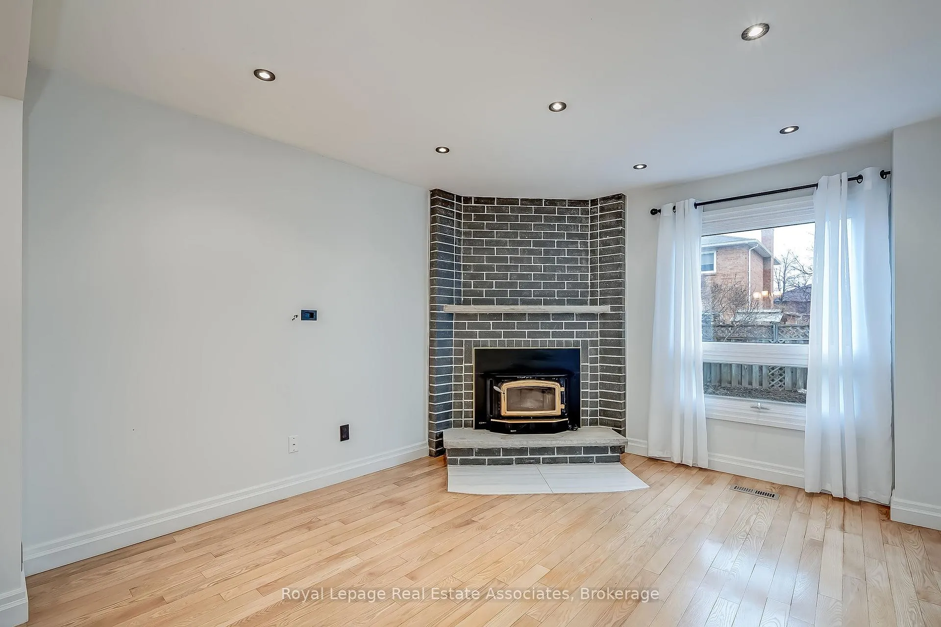 Photo 9 of 43 Corkett Drive, Brampton, Northwood Park — HOMEH
