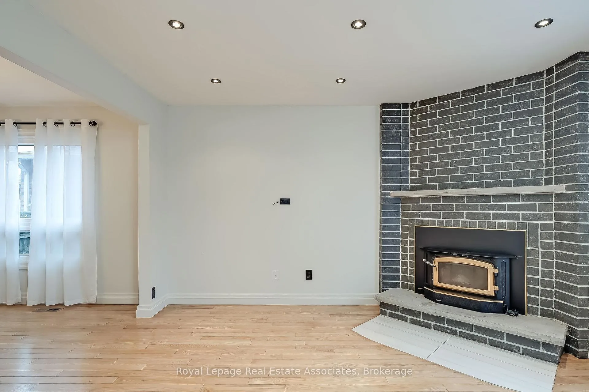 Photo 10 of 43 Corkett Drive, Brampton, Northwood Park — HOMEH