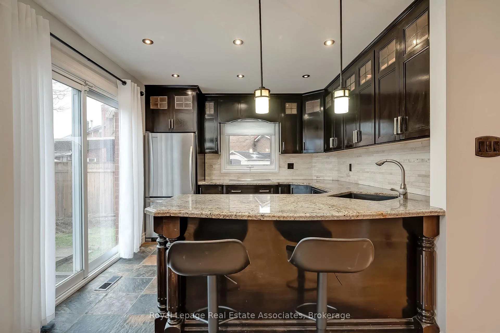 Photo 12 of 43 Corkett Drive, Brampton, Northwood Park — HOMEH