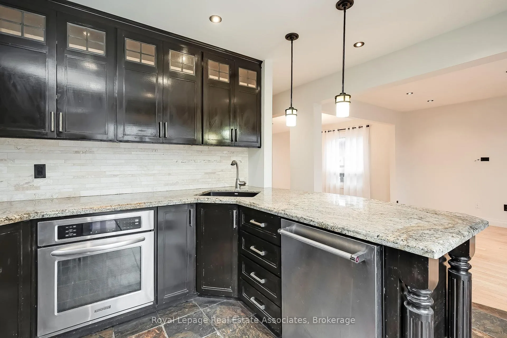 Photo 14 of 43 Corkett Drive, Brampton, Northwood Park — HOMEH