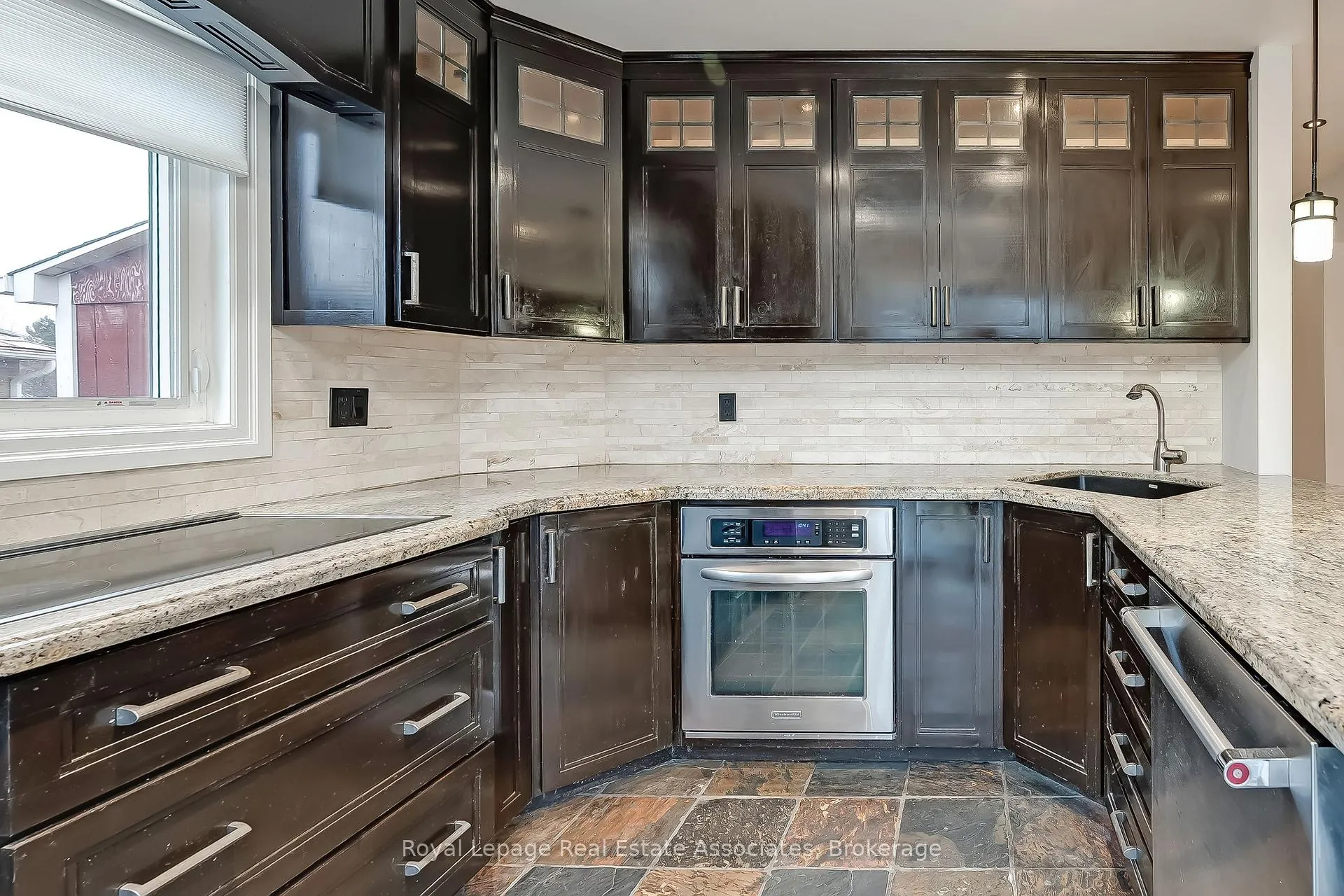 Photo 15 of 43 Corkett Drive, Brampton, Northwood Park — HOMEH