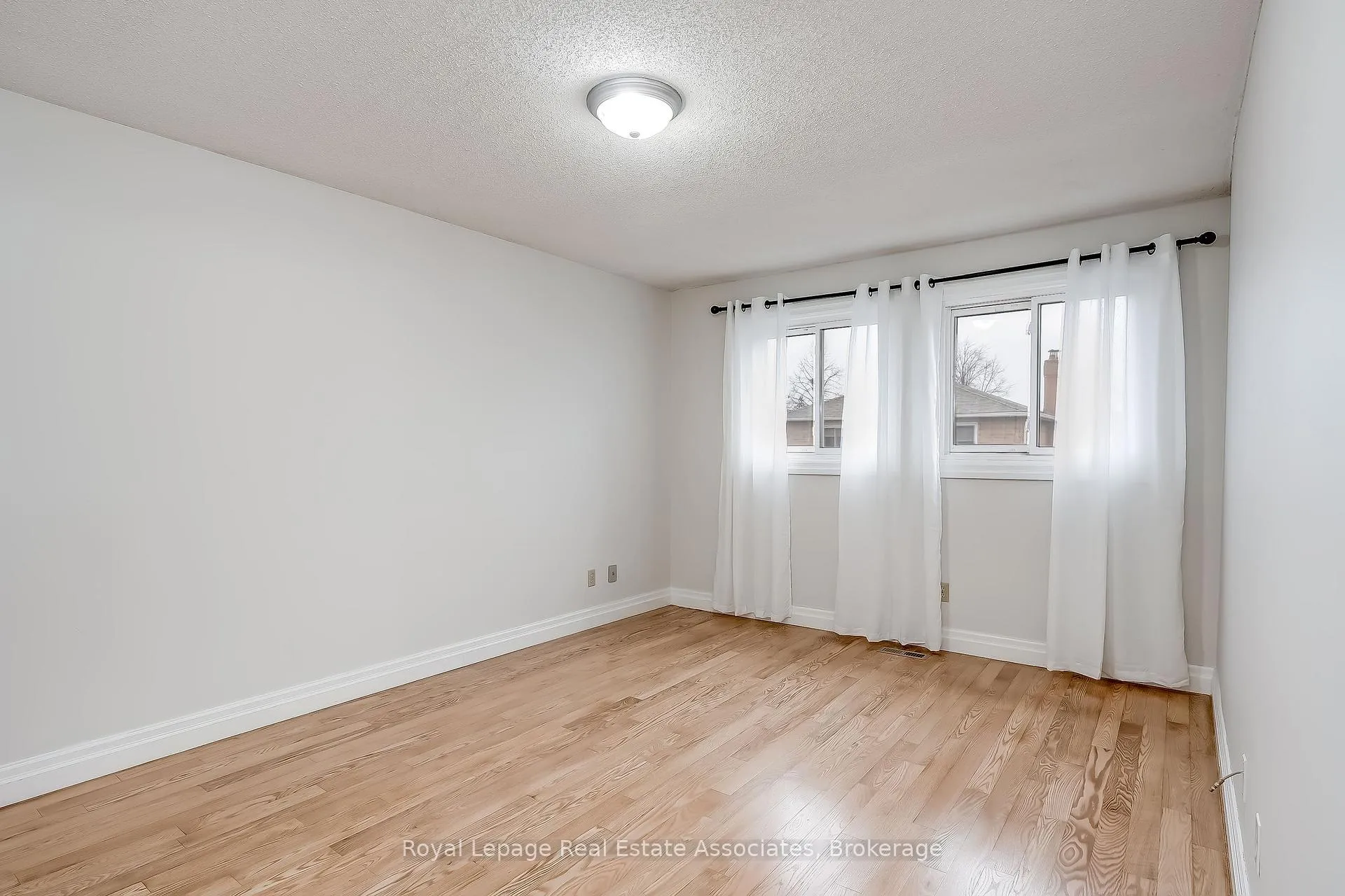 Photo 19 of 43 Corkett Drive, Brampton, Northwood Park — HOMEH