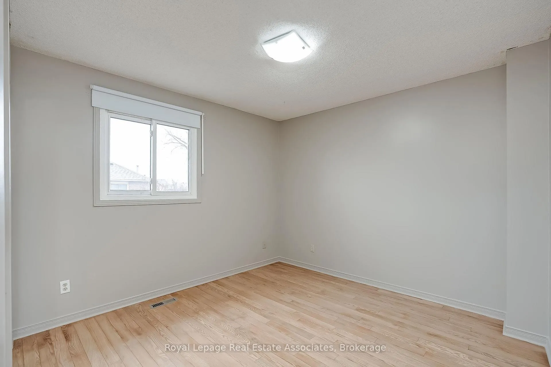 Photo 23 of 43 Corkett Drive, Brampton, Northwood Park — HOMEH