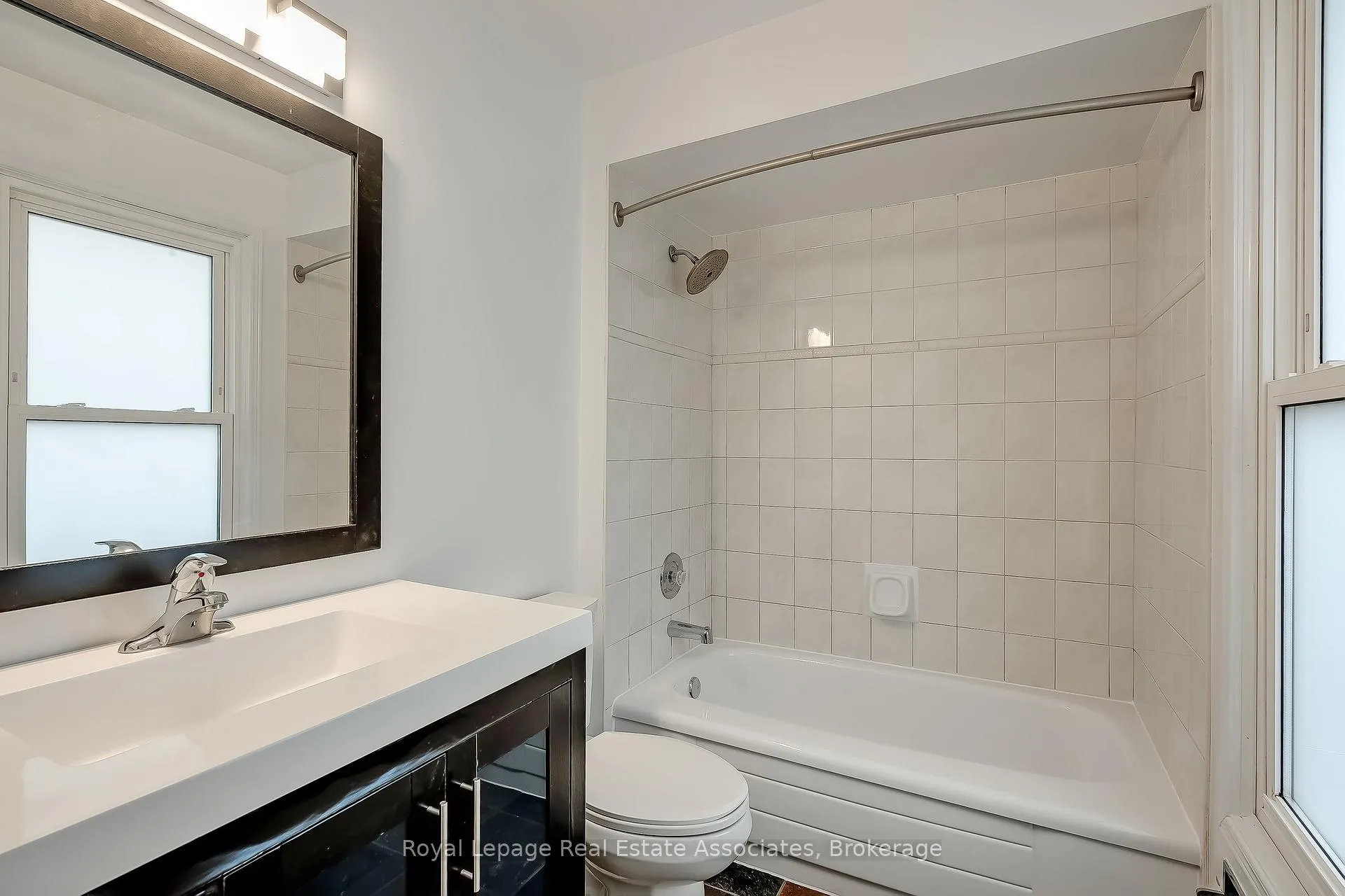 Photo 24 of 43 Corkett Drive, Brampton, Northwood Park — HOMEH