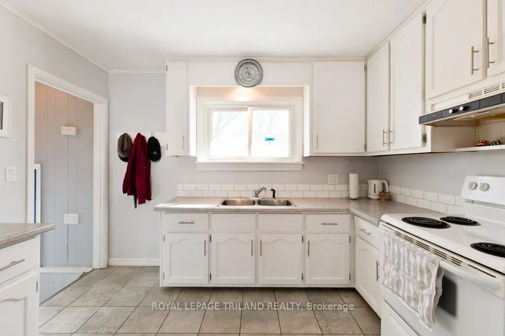 Photo 12 of 102 Steele Street, St. Thomas — HOMEH