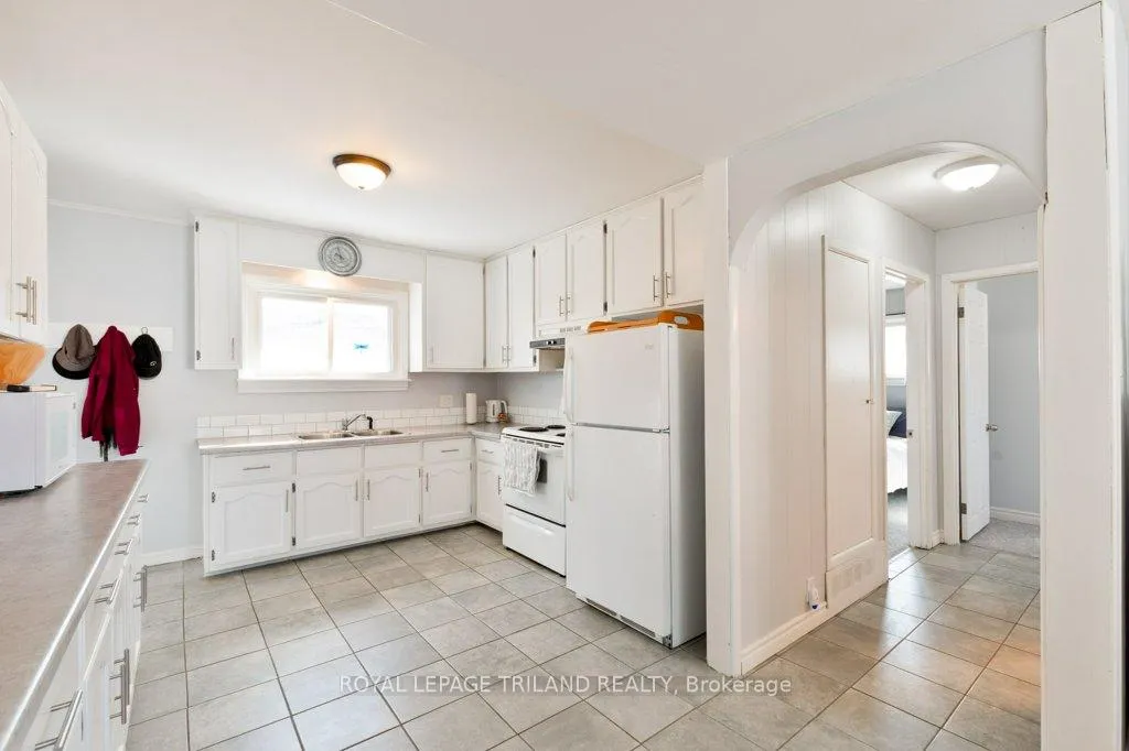 Photo 13 of 102 Steele Street, St. Thomas — HOMEH