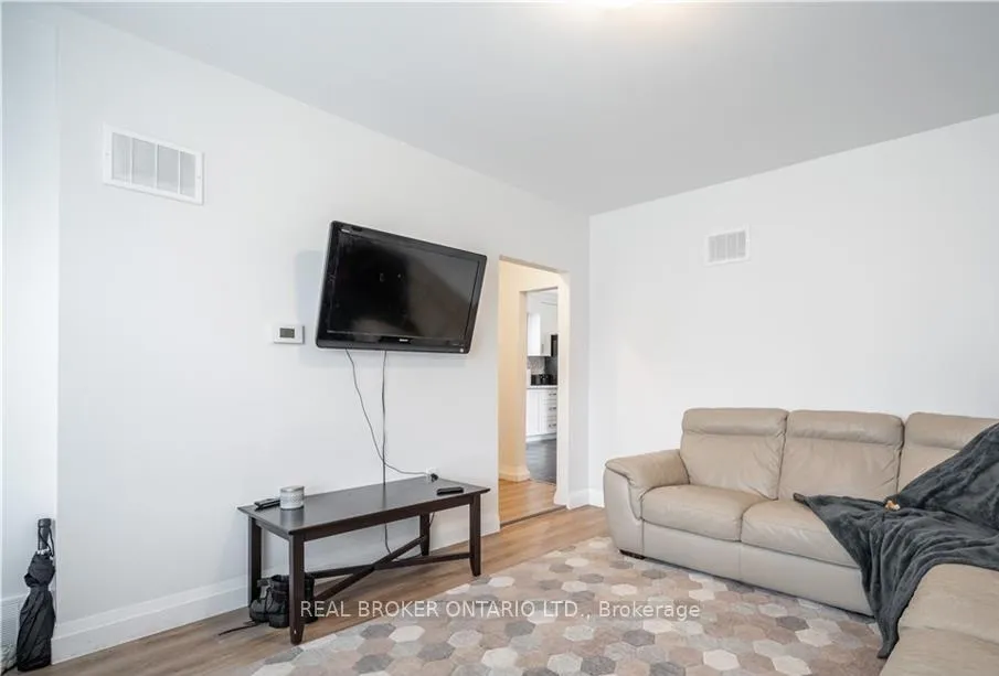 Front of Unit MAIN, 301 Wallace Avenue S