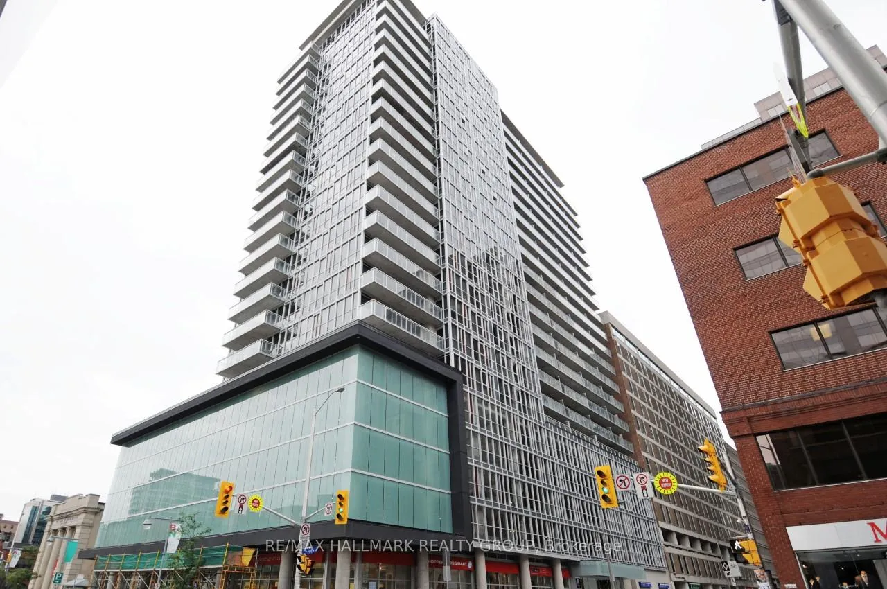Front of Unit 2306, 324 Laurier Avenue W