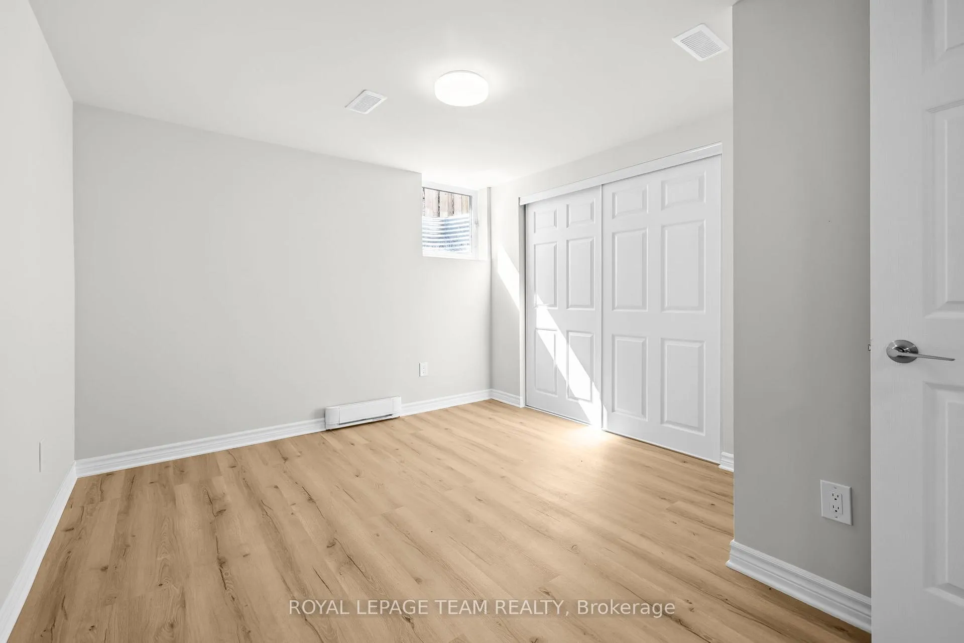 Photo 6 of Unit B, 1420 Hayes Street, Ottawa, Bilberry Creek/Queenswood Heights — HOMEH