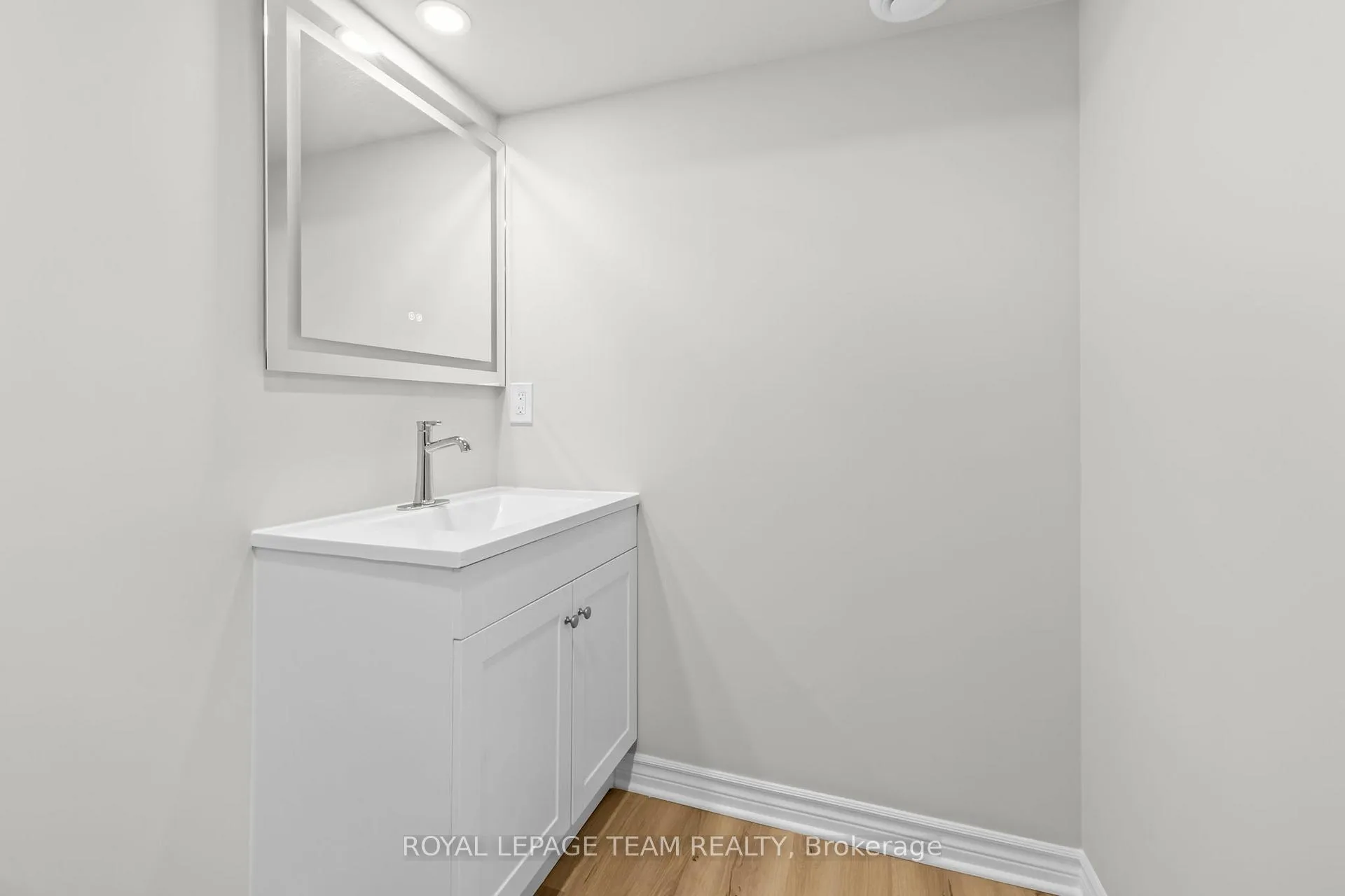 Photo 8 of Unit B, 1420 Hayes Street, Ottawa, Bilberry Creek/Queenswood Heights — HOMEH